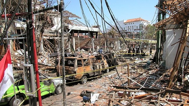 Ngày 12/10/2002, hai  vụ đánh bom liên tiếp đã xảy ra ở khu du lịch Kuta trên đảo Bali, Indonesia, cướp đi sinh mạng của 202 người (trong đó có 88 người Australia, 38 người Indonesia, 27 công dân Anh, 7 người Mỹ) và làm 209 người bị thương.